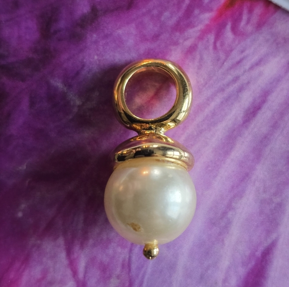 pendant white faux pearl gold tone metal charm pearlcore - Picture 2 of 8